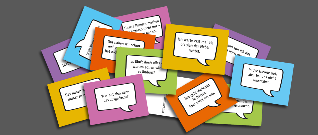Verschiedne Postkarten mit Sprüchen gegen Veränderungen im Unternehmen